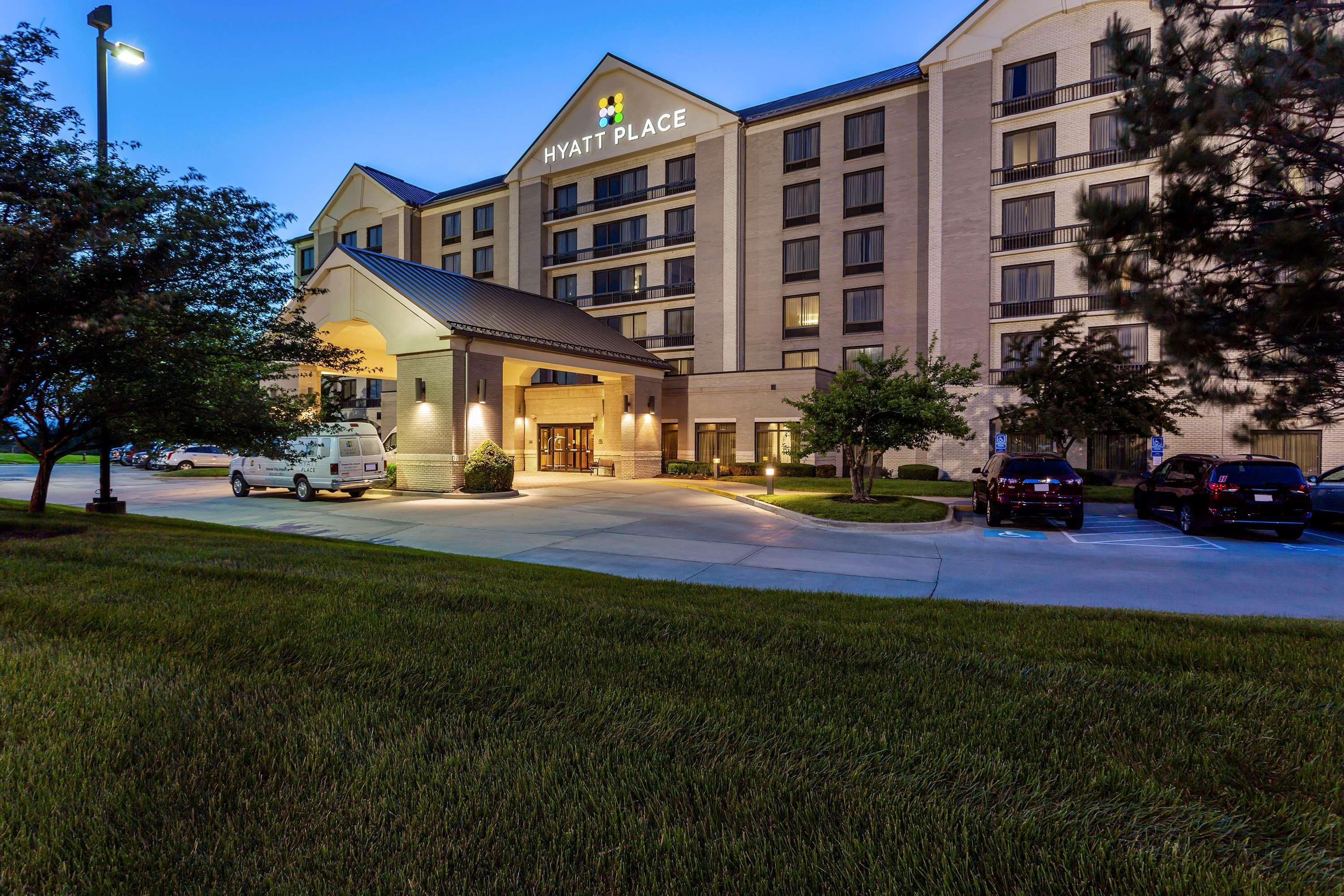 Wyndham Garden Kansas City Airport Exterior foto